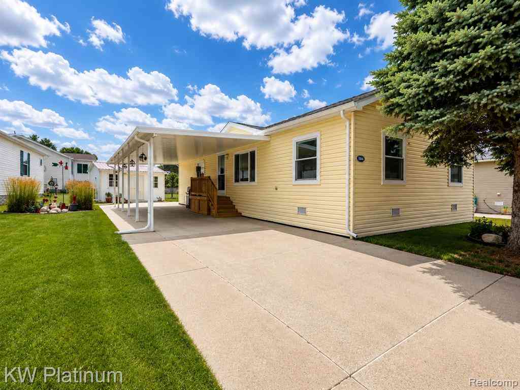 Homes For Sale - 2734 Sandbar Court <br/> Lapeer, MI 48446