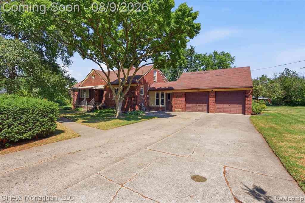 Homes For Sale - 15801 E 11 Mile Road <br/> Roseville, MI 48066