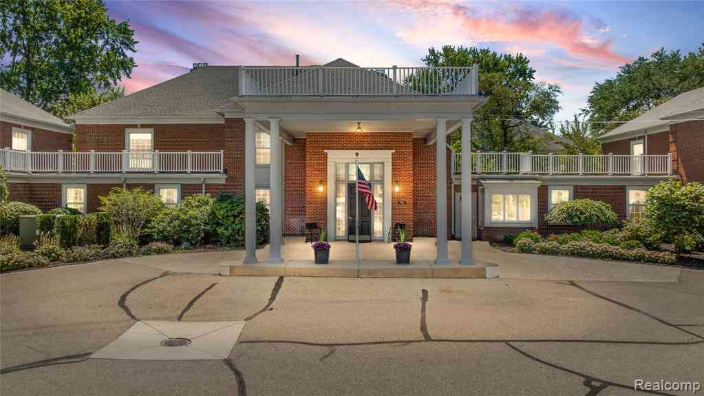 Condo For Sale - 17111 E Jefferson Avenue  #10<br/> Grosse Pointe, MI 48230