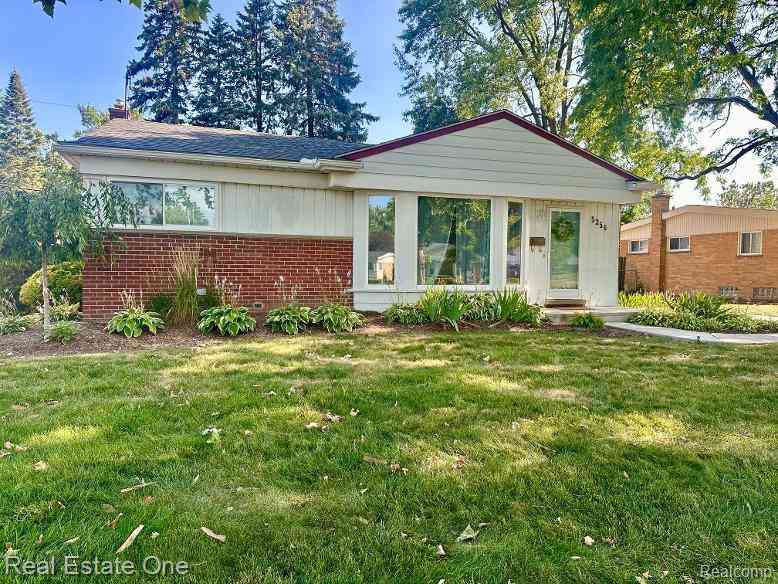 Homes For Sale - 5256 Streefkerk Drive <br/> Warren, MI 48092