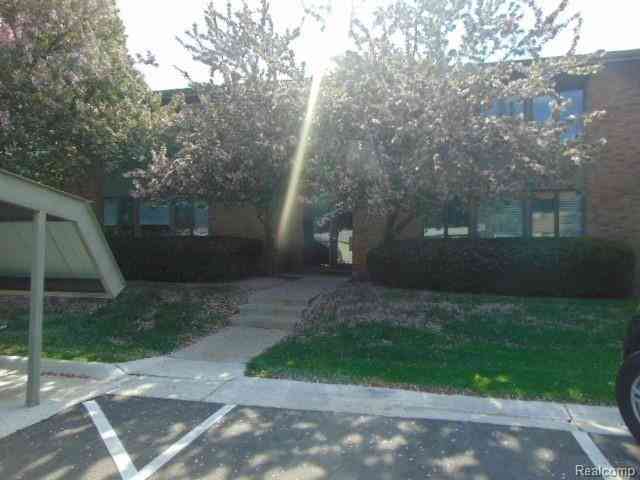 Condo For Rent - 359 Concord Pl Apt 4  <br/> Bloomfield Hills, MI 48304