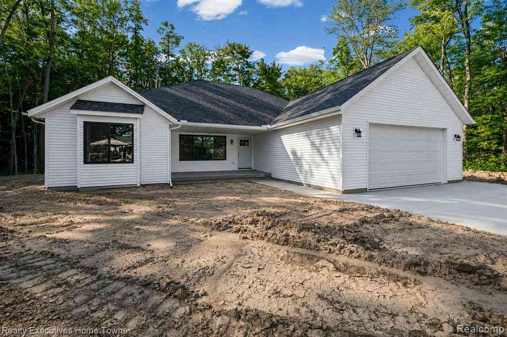 Homes For Sale - 4251 Janice Court <br/> Fort Gratiot, MI 48059