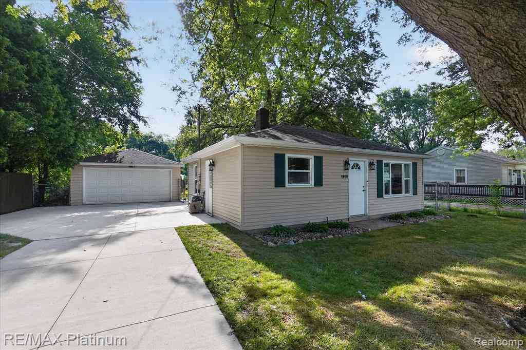 Homes For Sale - 1902 Adelpha Avenue <br/> Ingham County, Holt, MI 48842