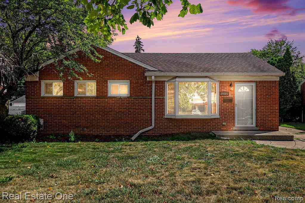 Homes For Sale - 29025 W Chicago Street <br/> Livonia, MI 48150