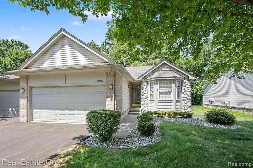 Condo For Sale - 12075 Hickory  W W<br/> Utica, MI 48315