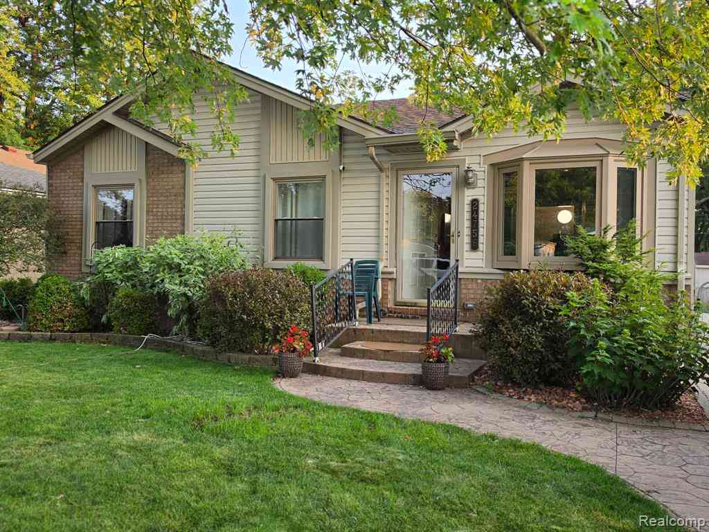 Homes For Sale - 24756 NE Cottrell Road <br/> Macomb County, Harrison Township, MI 48045