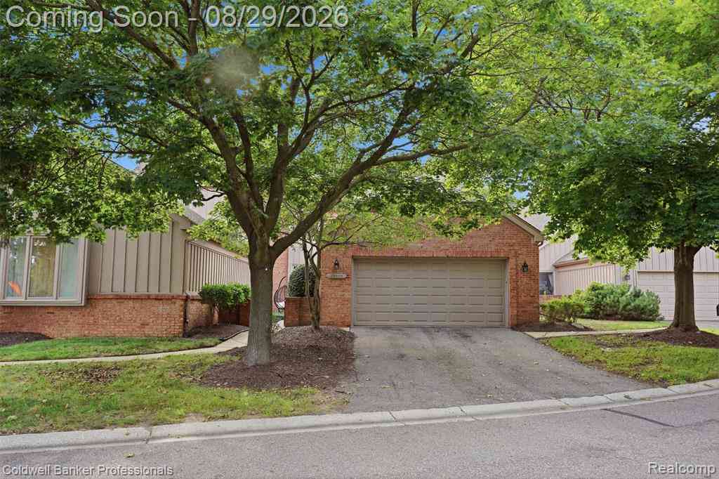 Condo For Sale - 28625 Auburn Court <br/> Farmington Hills, MI 48331