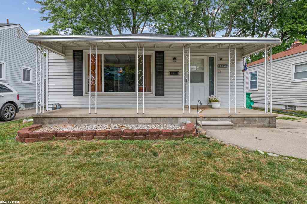 Homes For Sale - 24845 Lambrecht Ave Road <br/> Eastpointe, MI 48021