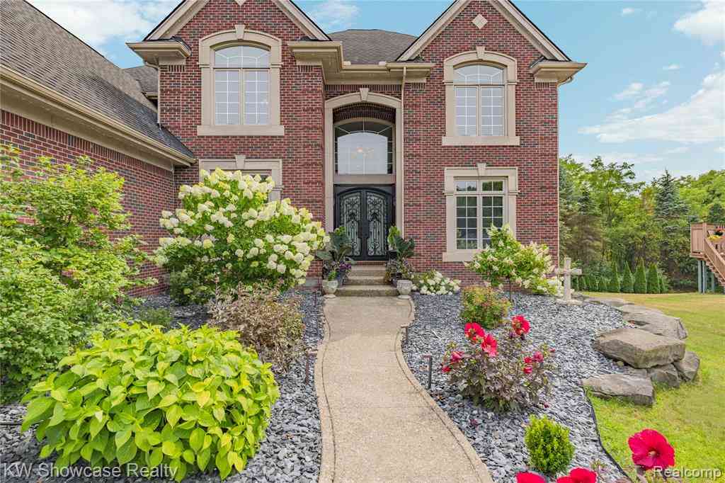 Homes For Sale - 1803 Applebrook Drive <br/> Commerce Twp, MI 48382