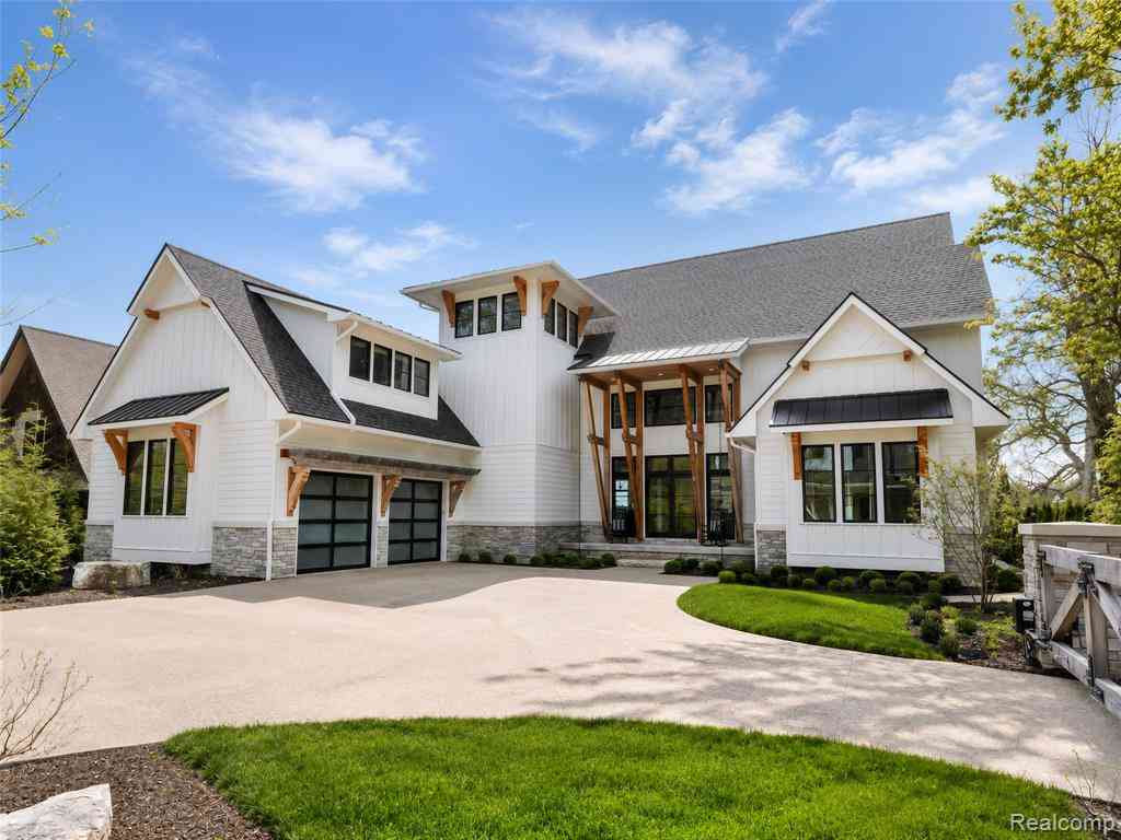 Homes For Sale - 12530 Woodhull Landing <br/> Fenton, MI 48430