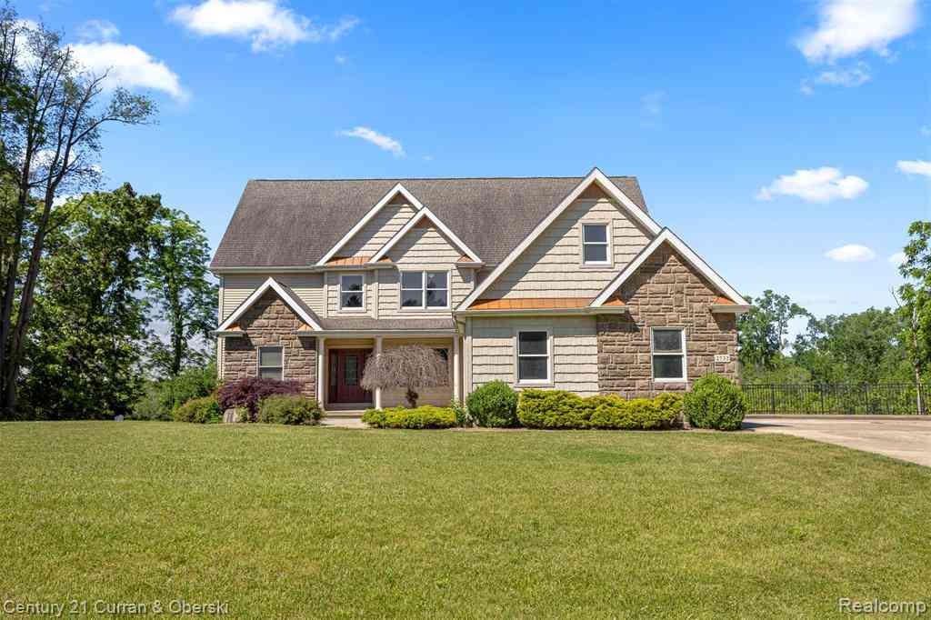 Homes For Sale - 2732 Carric Court <br/> Jackson, MI 49201