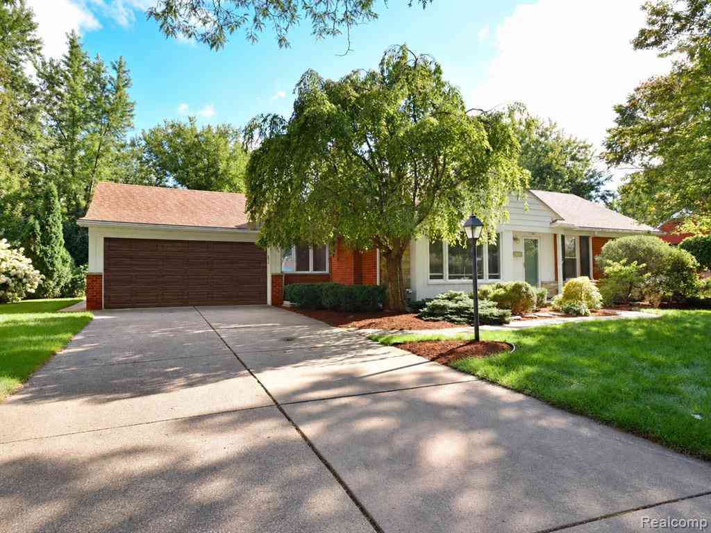 Homes For Rent - 17161 Locherbie Avenue <br/> Beverly Hills, MI 48025