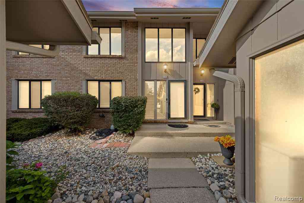 Condo For Sale - 7104 Pebble Park Drive <br/> West Bloomfield, MI 48322