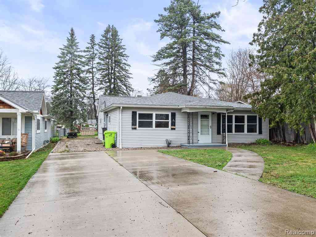Homes For Rent - 3153 Bessie Street <br/> Auburn Hills, MI 48326