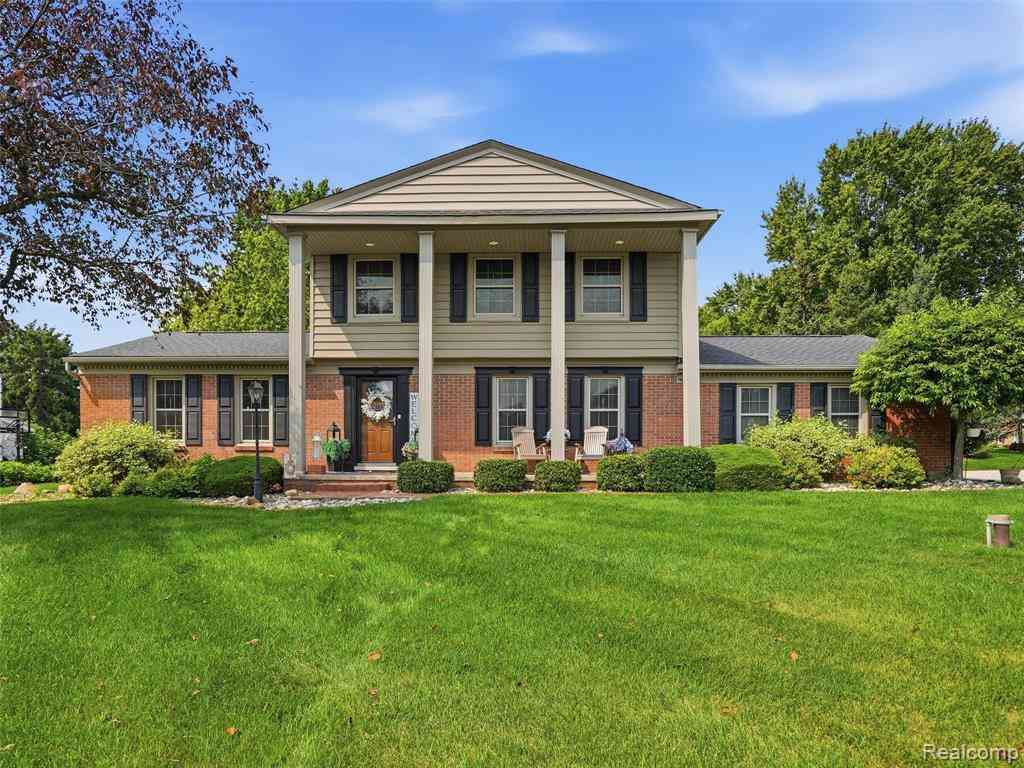 Homes For Sale - 8348 Hilltop Court <br/> Macomb County, Washington, MI 48095