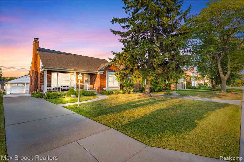 Homes For Sale - 22451 Bayview Drive <br/> Saint Clair Shores, MI 48081