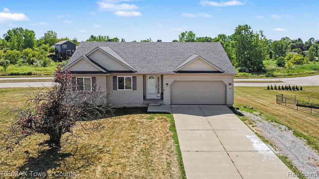 Homes For Sale - 1184 Cimmaron Court <br/> Genesee County, Davison, MI 48423