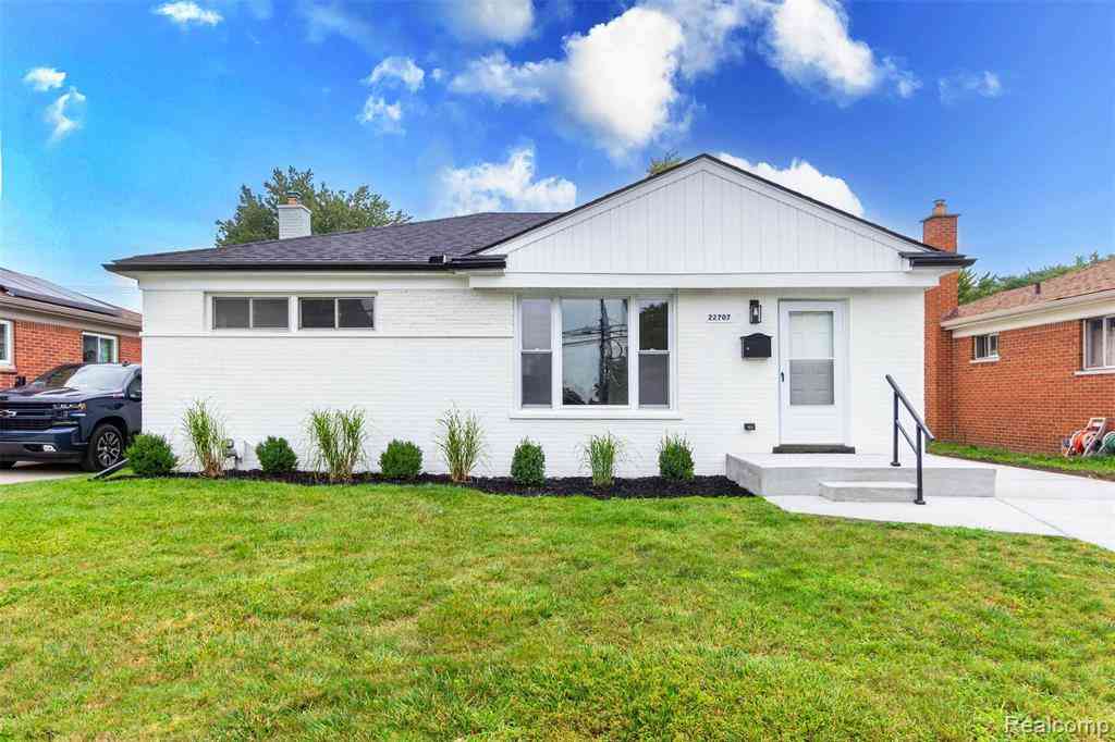 Homes For Sale - 22707 Playview Street <br/> Saint Clair Shores, MI 48082
