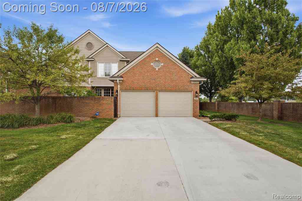 Condo For Sale - 107 Charleston Drive <br/> Troy, MI 48098