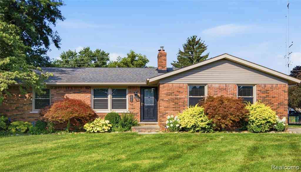 Homes For Sale - 5060 Bernice Drive <br/> Almont, MI 48003