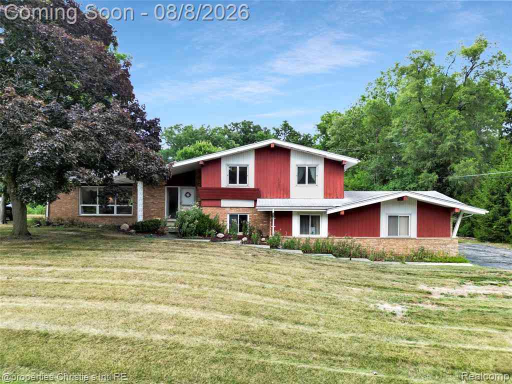 Homes For Sale - 1342 Lake Crescent Drive <br/> Bloomfield Hills, MI 48302