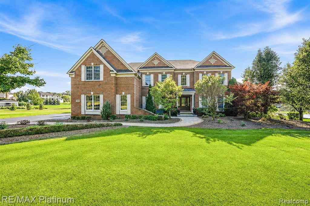 Homes For Sale - 3812 S Shoreline Drive <br/> Oakland County, Milford, MI 48381