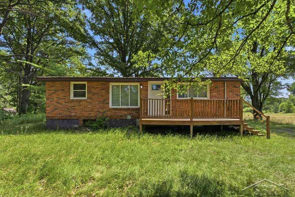 Homes For Sale - 956 N Eleven Mile Road <br/> Midland County, Sanford, MI 48657