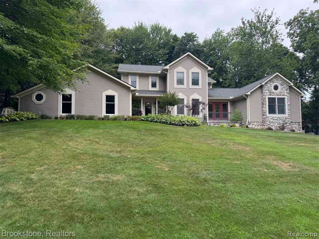 Homes For Sale - 368 Bonnie Circle <br/> Howell, MI 48843