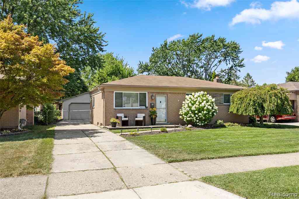 Homes For Sale - 32555 Revere Drive <br/> Macomb County, Warren, MI 48092