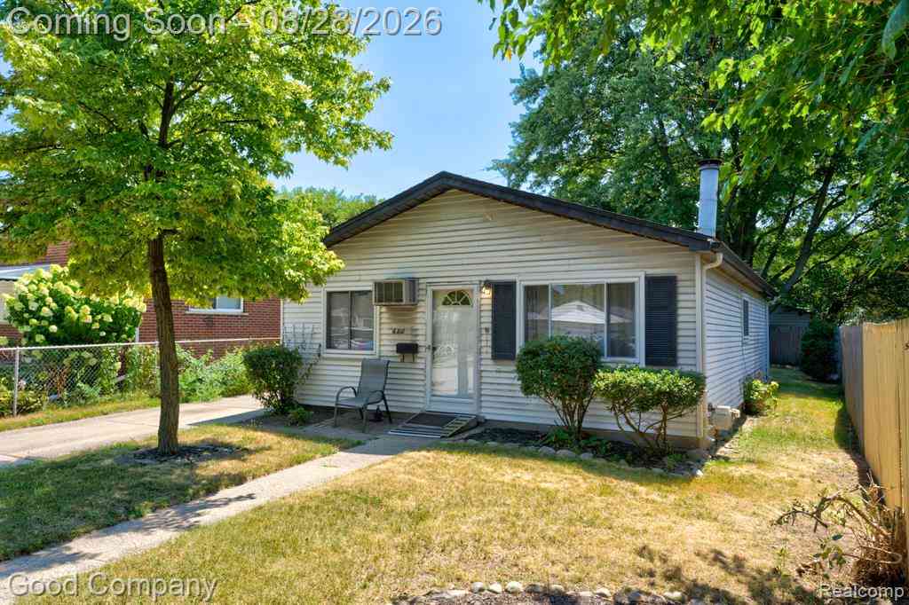 Homes For Sale - 680 E Annabelle Avenue <br/> Hazel Park, MI 48030
