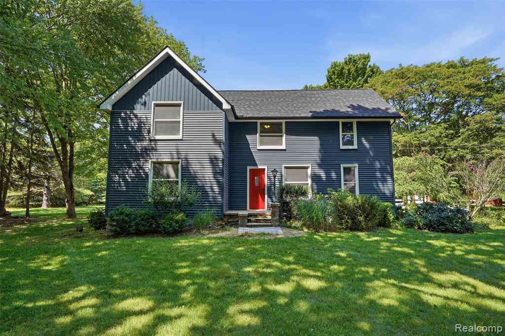 Homes For Sale - 8880 Cedar Lake Road <br/> Pinckney, MI 48169