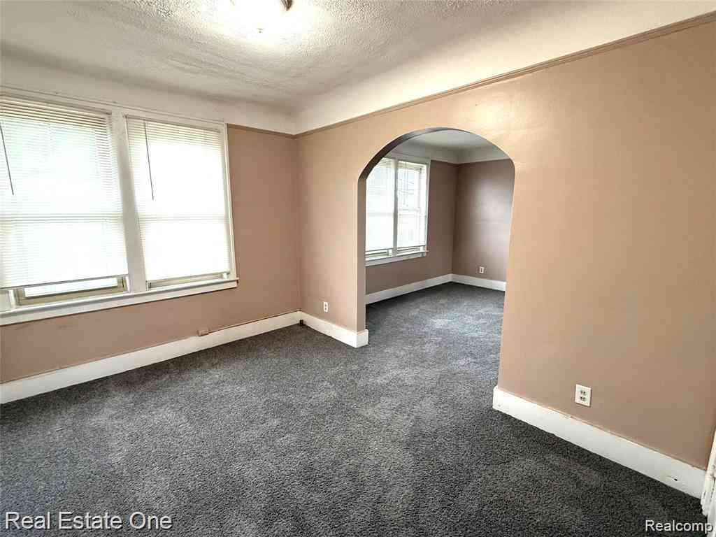 Condo For Rent - 4700 Curtis Street  #2W<br/> Dearborn, MI 48126