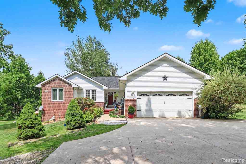 Homes For Sale - 2575 County Farm Road <br/> Howell, MI 48843