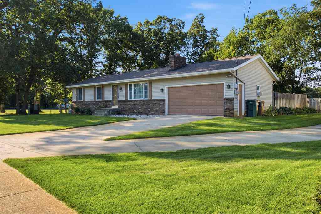 Homes For Sale - 1658 Woodside Road <br/> Norton Shores, MI 49441