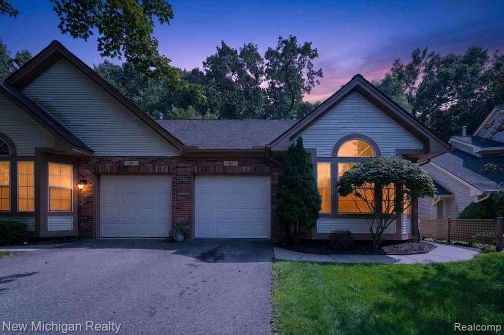 Condo For Sale - 862 Whisperwood Trail <br/> Fenton, MI 48430
