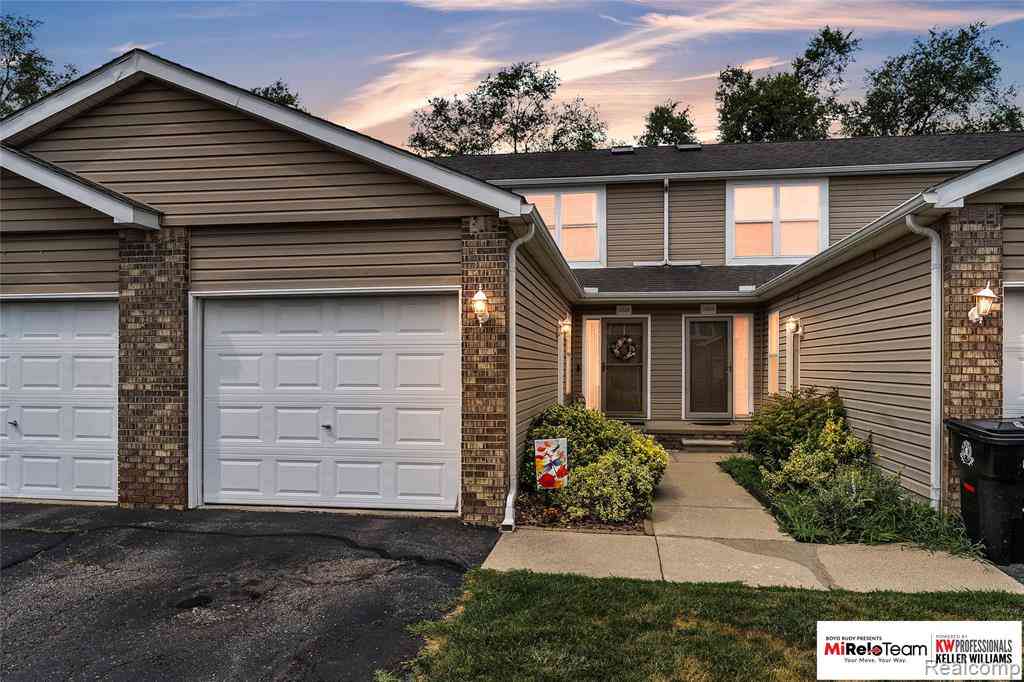 Condo For Sale - 19508 Stanford Lane  #5<br/> Macomb County, Roseville, MI 48066