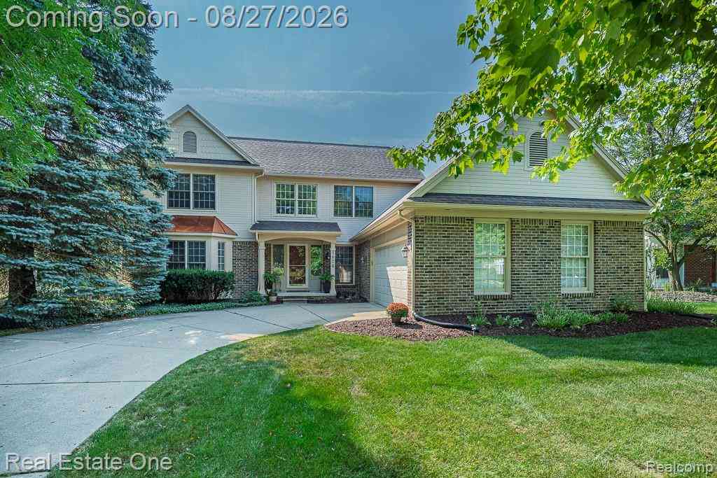 Homes For Sale - 1026 Pointe Place Boulevard <br/> Rochester, MI 48307