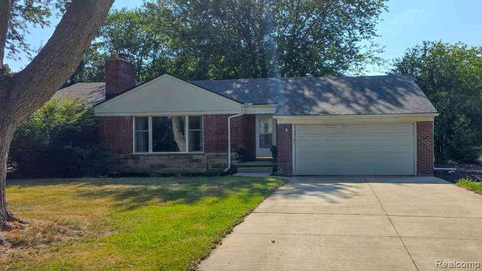 Homes For Sale - 14111 Hillcrest Street <br/> Wayne County, Livonia, MI 48154
