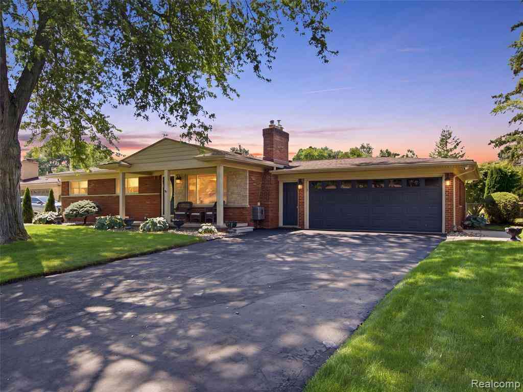 Homes For Sale - 53261 Tundra Drive <br/> Macomb County, Shelby Twp, MI 48316