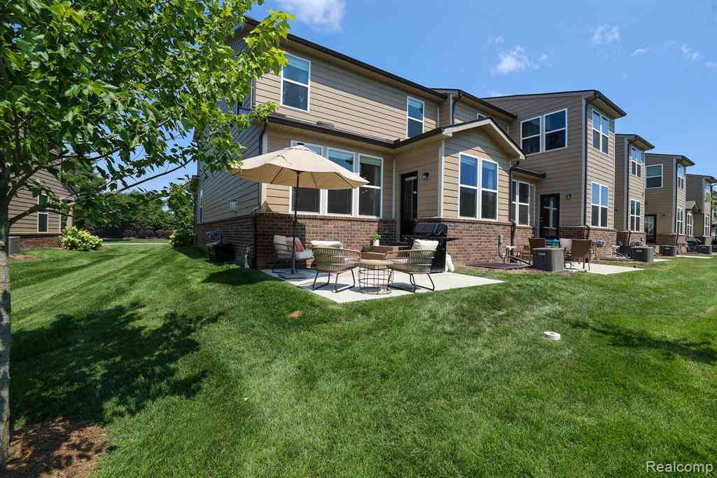 Condo For Sale - 1983 Addison Circle <br/> Walled Lake, MI 48390
