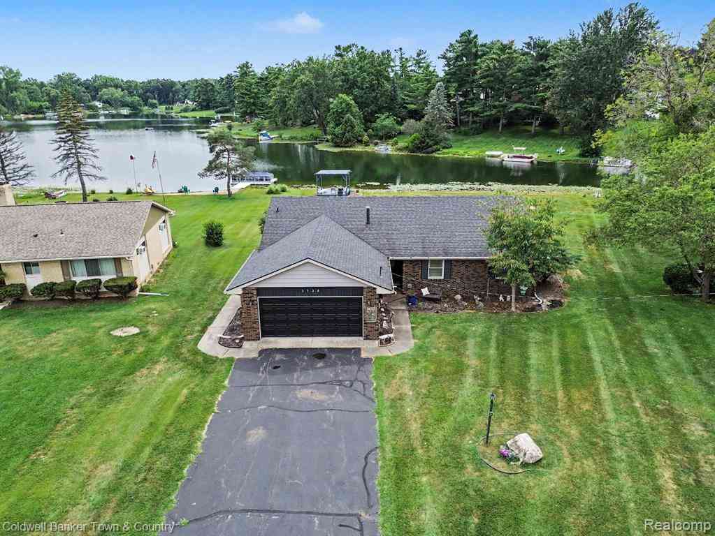 Homes For Sale - 5134 Red Fox Drive <br/> Brighton, MI 48114