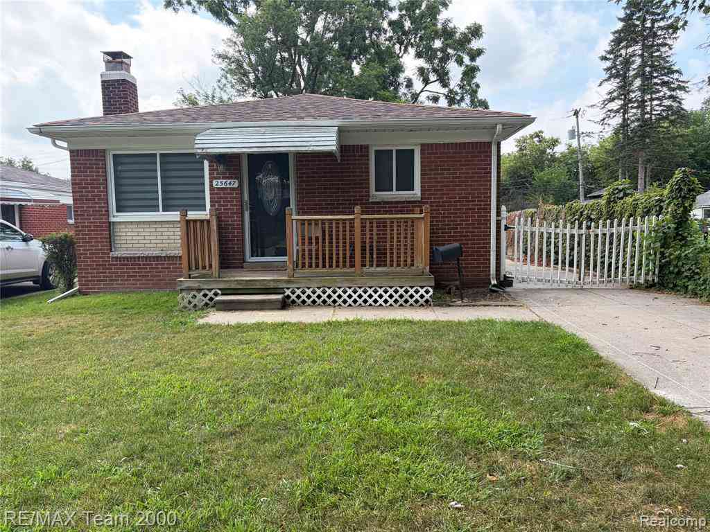 Homes For Rent - 25647 Hanover Street <br/> Dearborn Heights, MI 48125