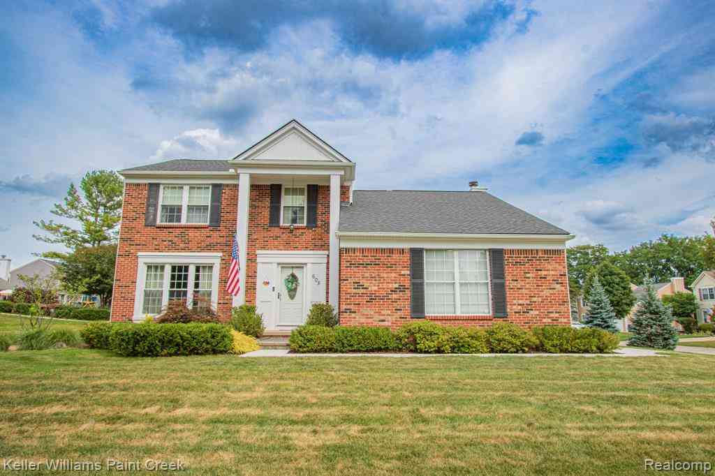 Homes For Sale - 605 Thornridge Drive <br/> Rochester, MI 48307
