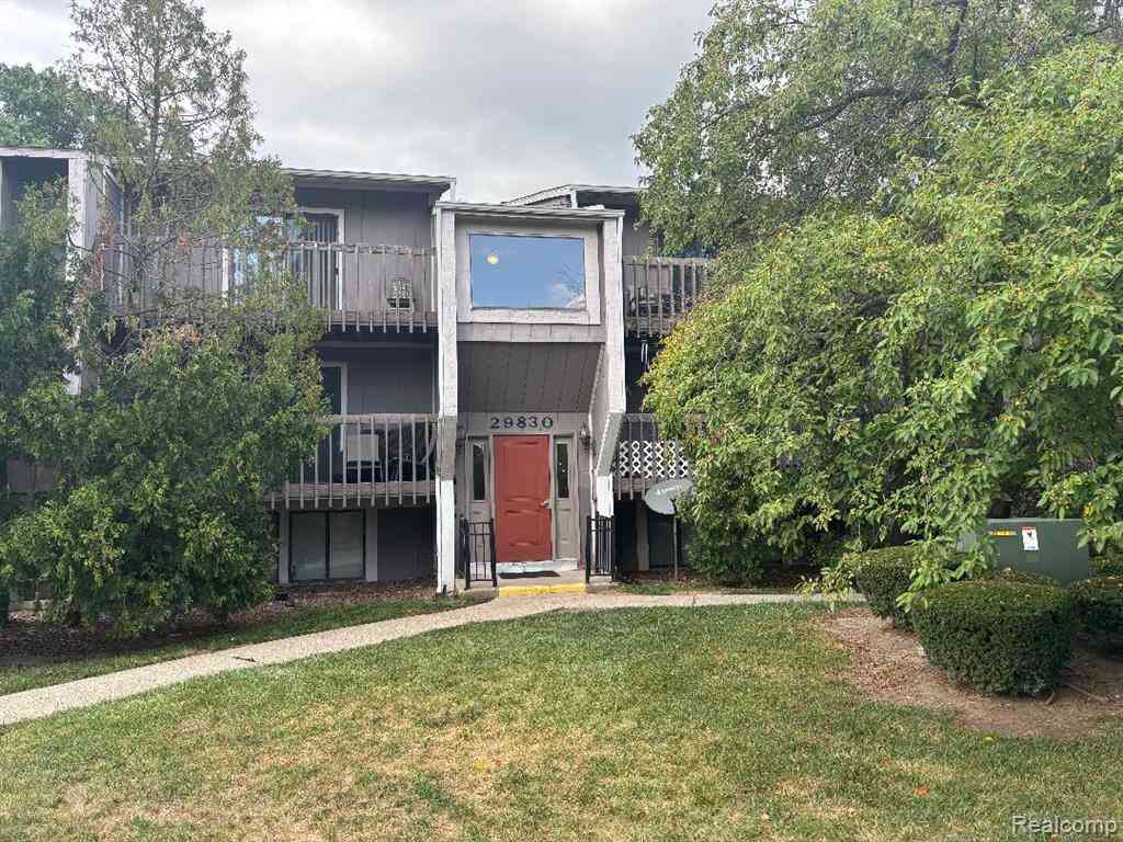 Condo For Sale - 29830 W 12 Mile Road  #312<br/> Oakland County, Farmington Hills, MI 48334
