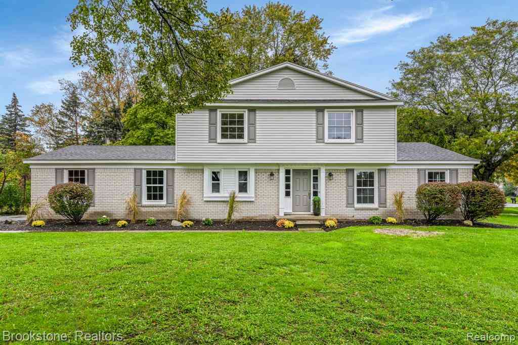 Homes For Rent - 165 Woodedge Drive <br/> Bloomfield Hills, MI 48304