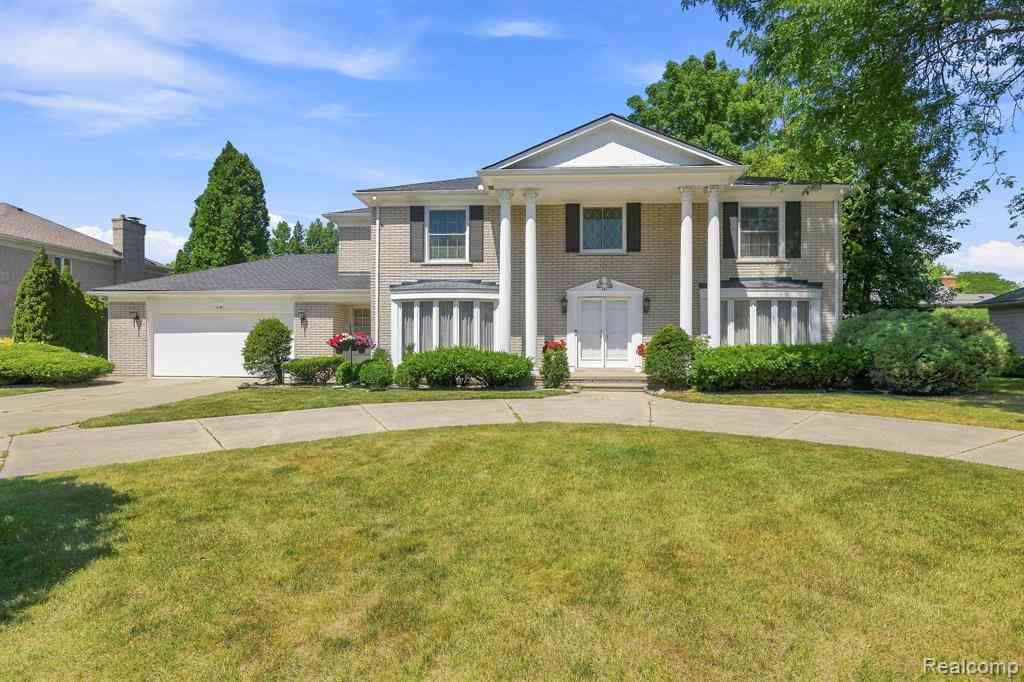 Homes For Sale - 60 Stillmeadow Lane <br/> Grosse Pointe Shores, MI 48236