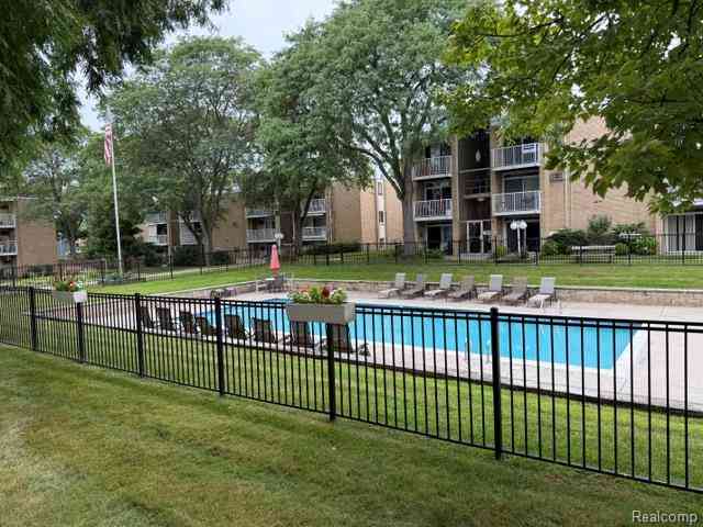 Condo For Sale - 4909 Crooks Road  #D-1<br/> Oakland County, Royal Oak, MI 48073