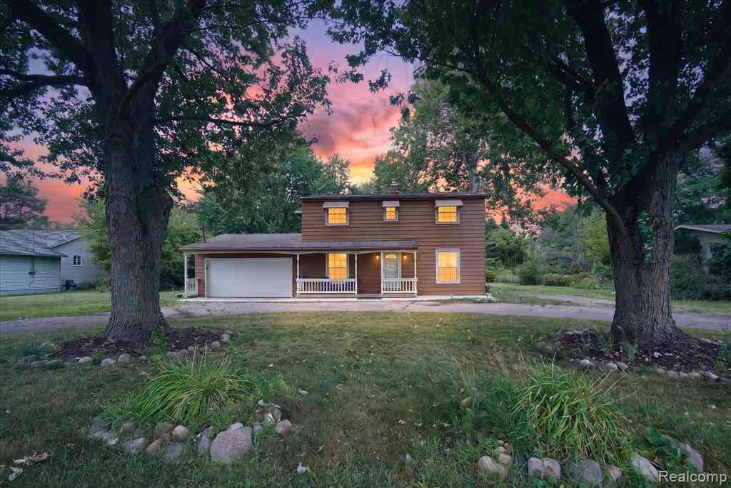 Homes For Sale - 10356 Linden Road <br/> Grand Blanc, MI 48439