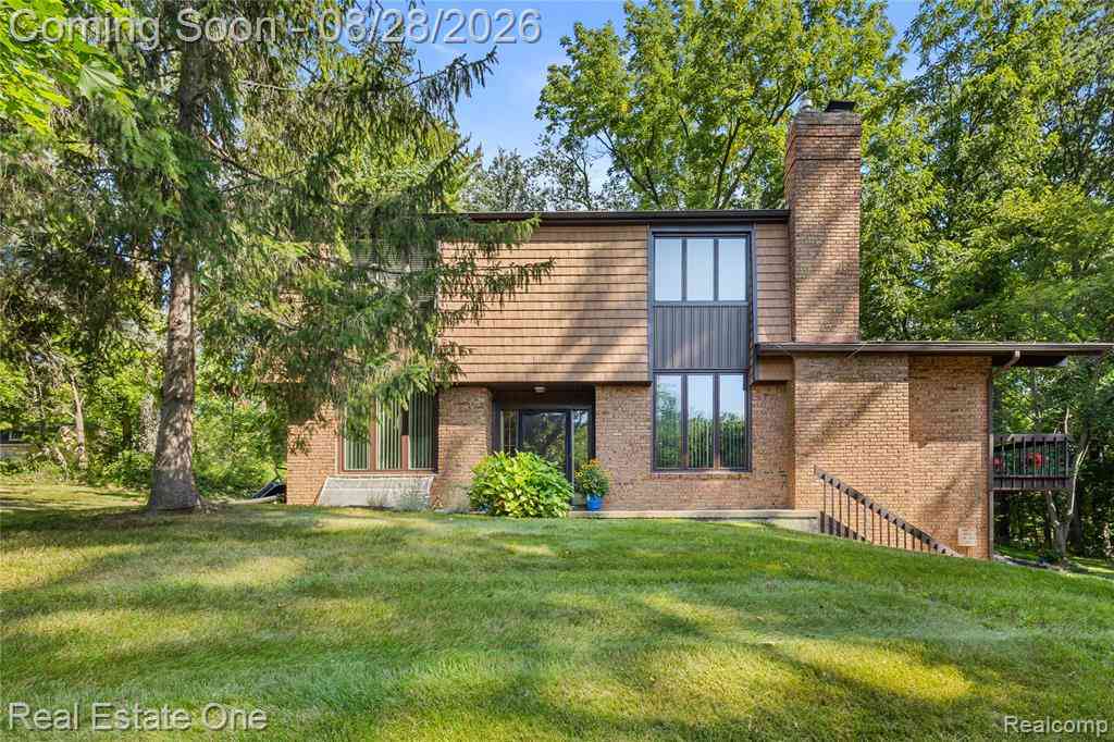 Homes For Sale - 101 Wimberly Drive <br/> Rochester, MI 48306