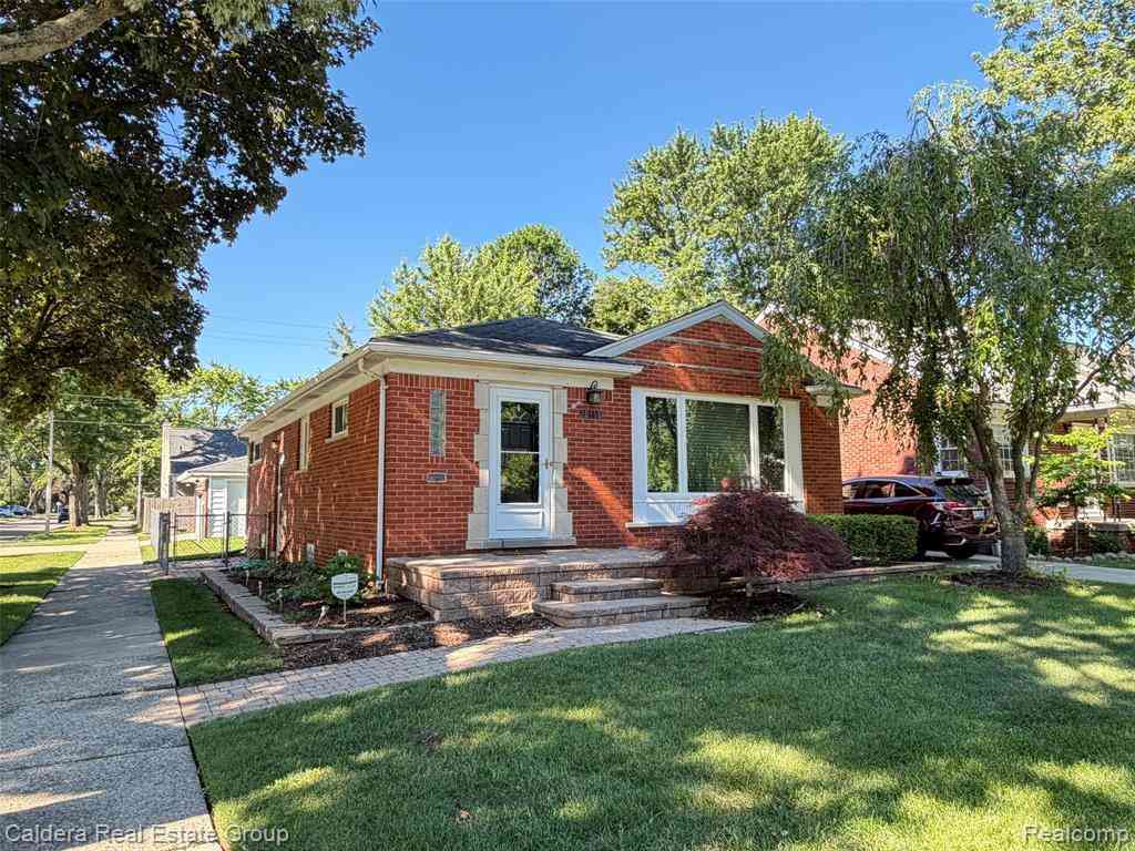Homes For Sale - 20950 Country Club Drive <br/> Harper Woods, MI 48225